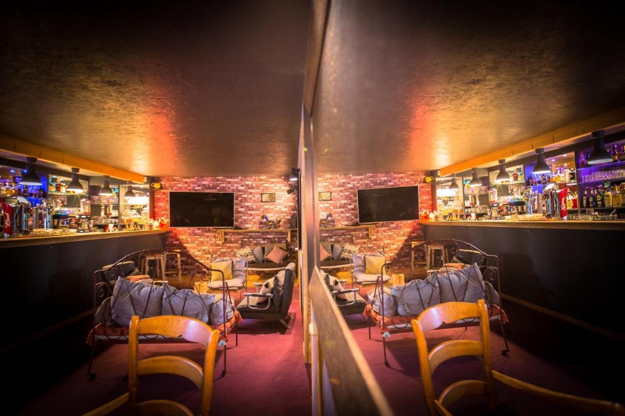 Le Plan B - Hotel 3 Etoiles - Restaurant Ruoms Exterior foto
